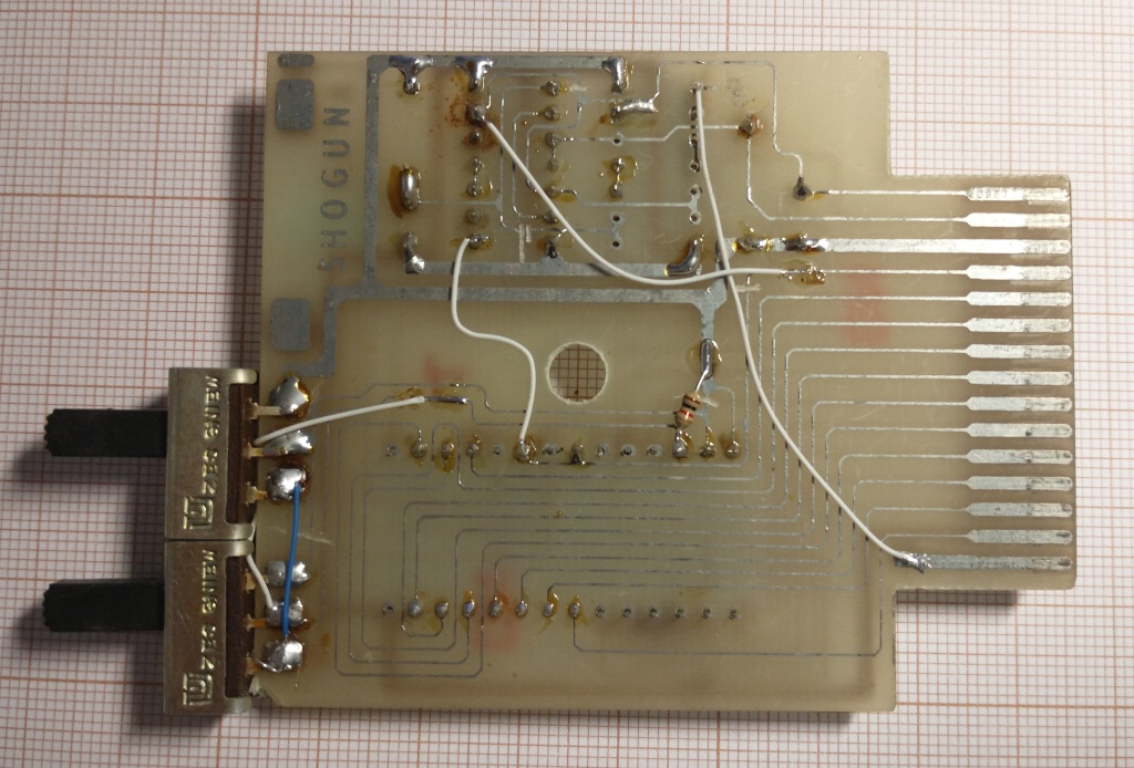 https://pigwa.code32.org/uicr0bee/carts/Blizzard_32k_Shogun/photo/shogun_blz32k_pcb_bot_fixed.jpg