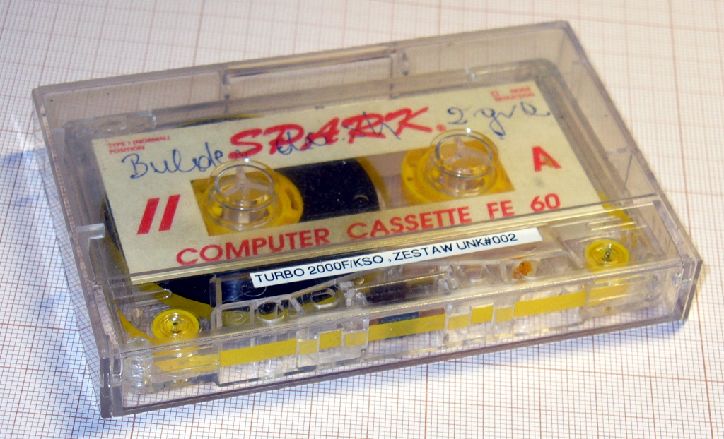 https://pigwa.code32.org/uicr0bee/tapes/KSO_Turbo_2000/Zestaw_unk002/unk002_tape.jpg